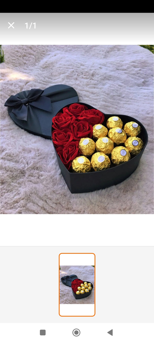 Kalp Kutuda Yapay Kırmızı Gül ve Ferrero Rocher çikolata